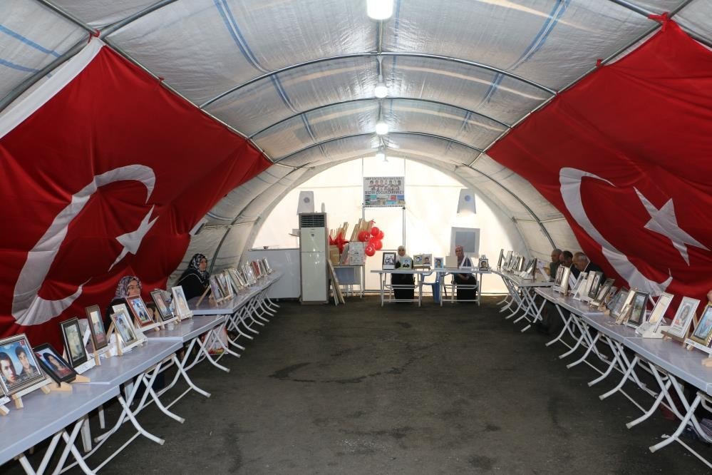 Aileler direniyor, evlatlarını HDP ve PKK’dan istiyor