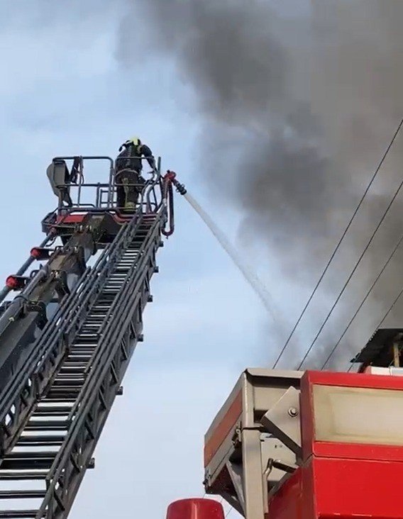 Biber közlerken canından oluyordu