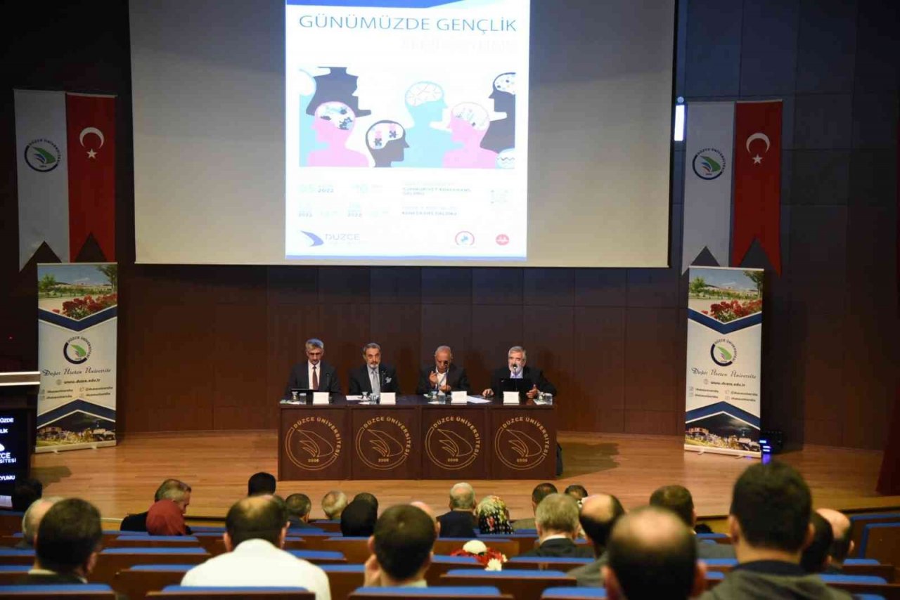 Günümüzde gençlik sempozyumu düzenlendi
