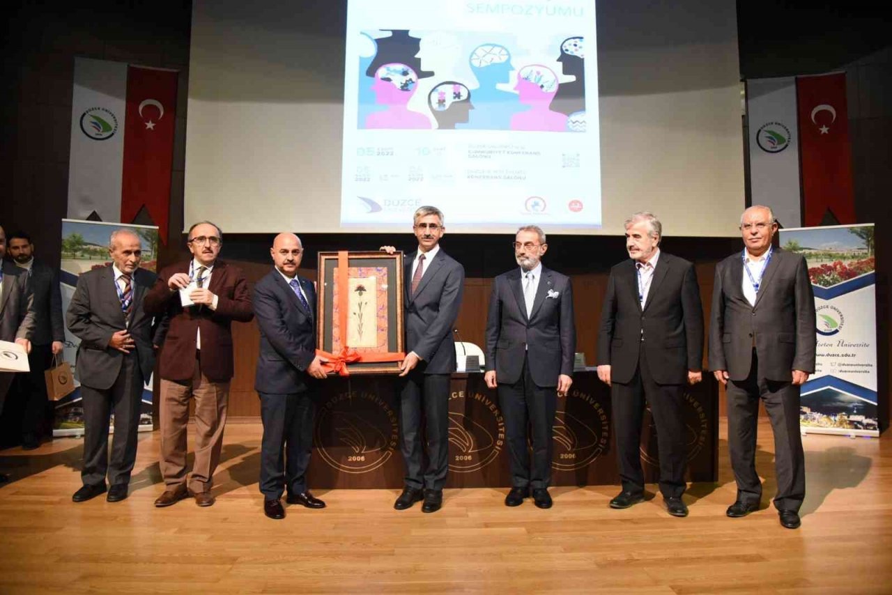 Günümüzde gençlik sempozyumu düzenlendi