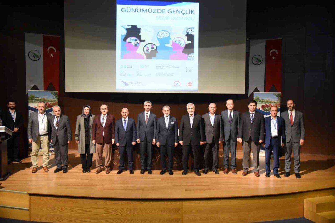 Günümüzde gençlik sempozyumu düzenlendi