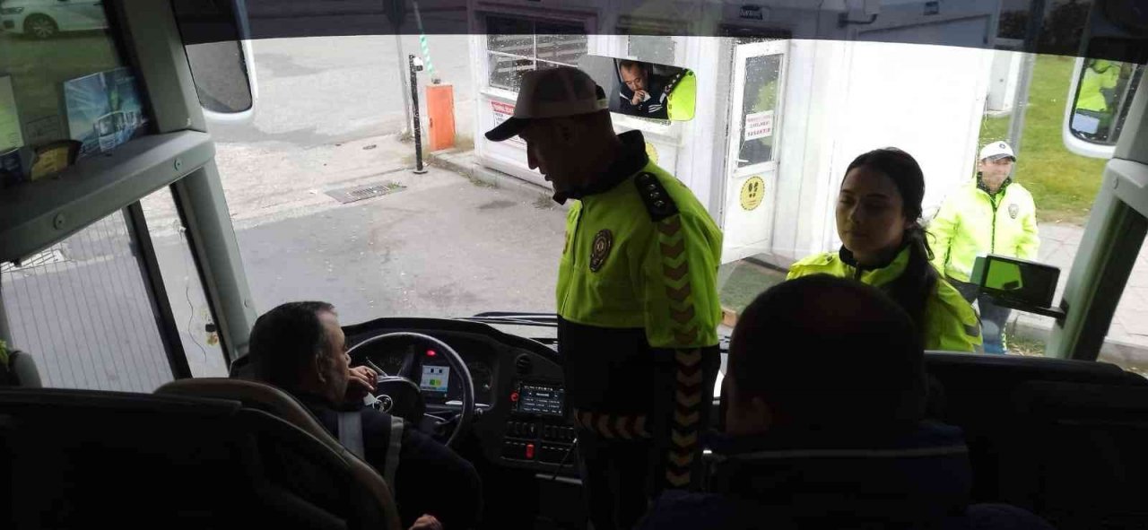 Otobüs kazaları trafik ekiplerini harekete geçirdi