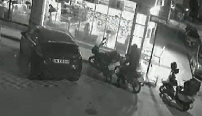 30 saniyede motosiklet adeta yok oldu