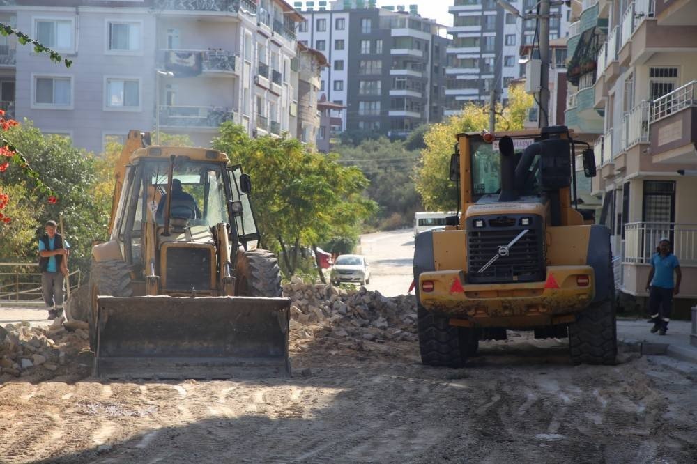 Hatay’da asfalt ve yol bakım çalışması
