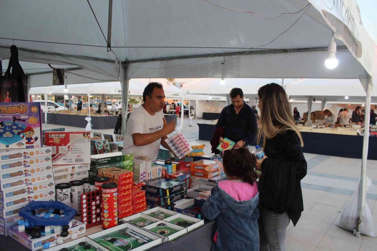 "Samandağ Kitap Günleri" bir hafta daha uzatıldı