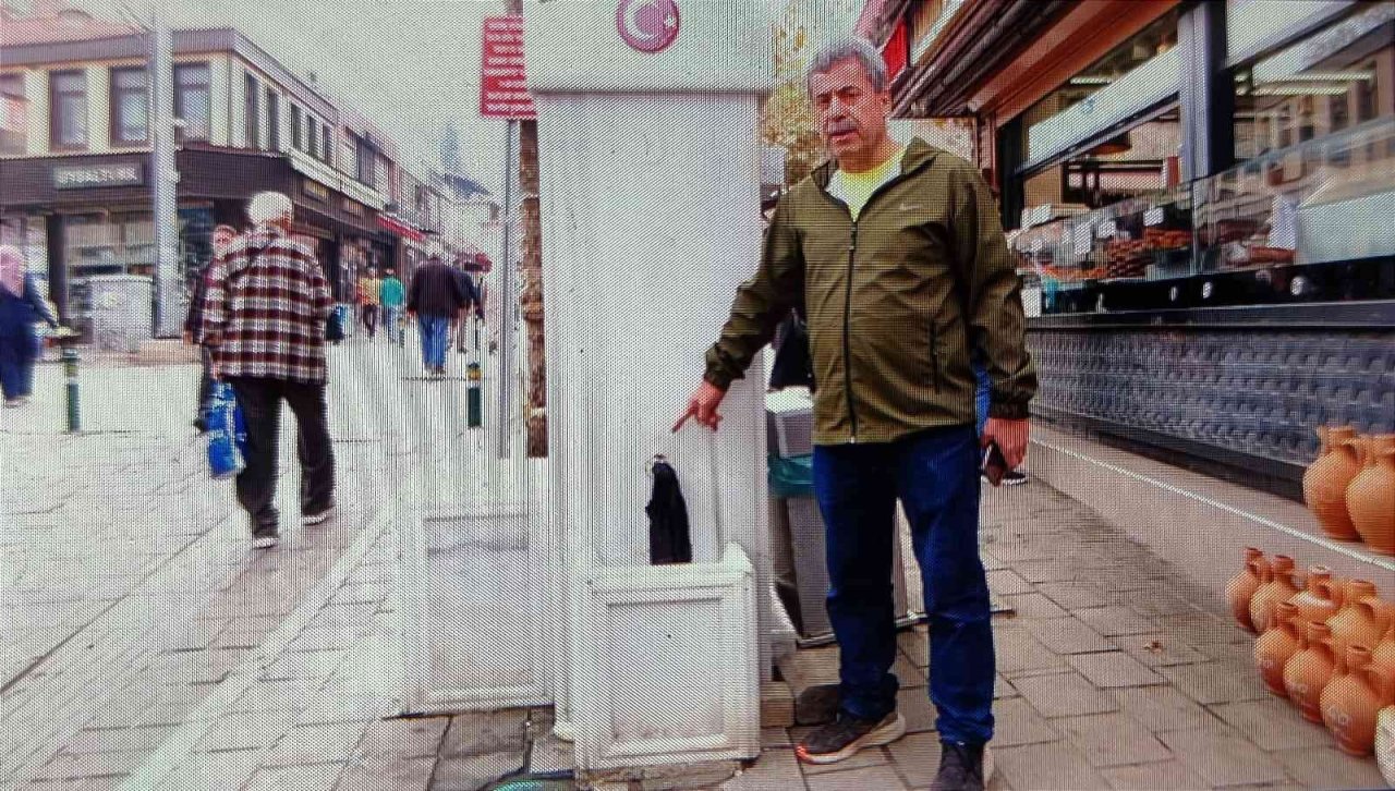 Her gün binlerce kişinin su içtiği tarihi çeşmenin musluklarını çaldılar