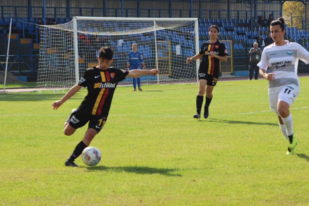 Kadınlar 1. Lig: Sakarya Kadın FK: 2- Kayseri Kadın FK:2