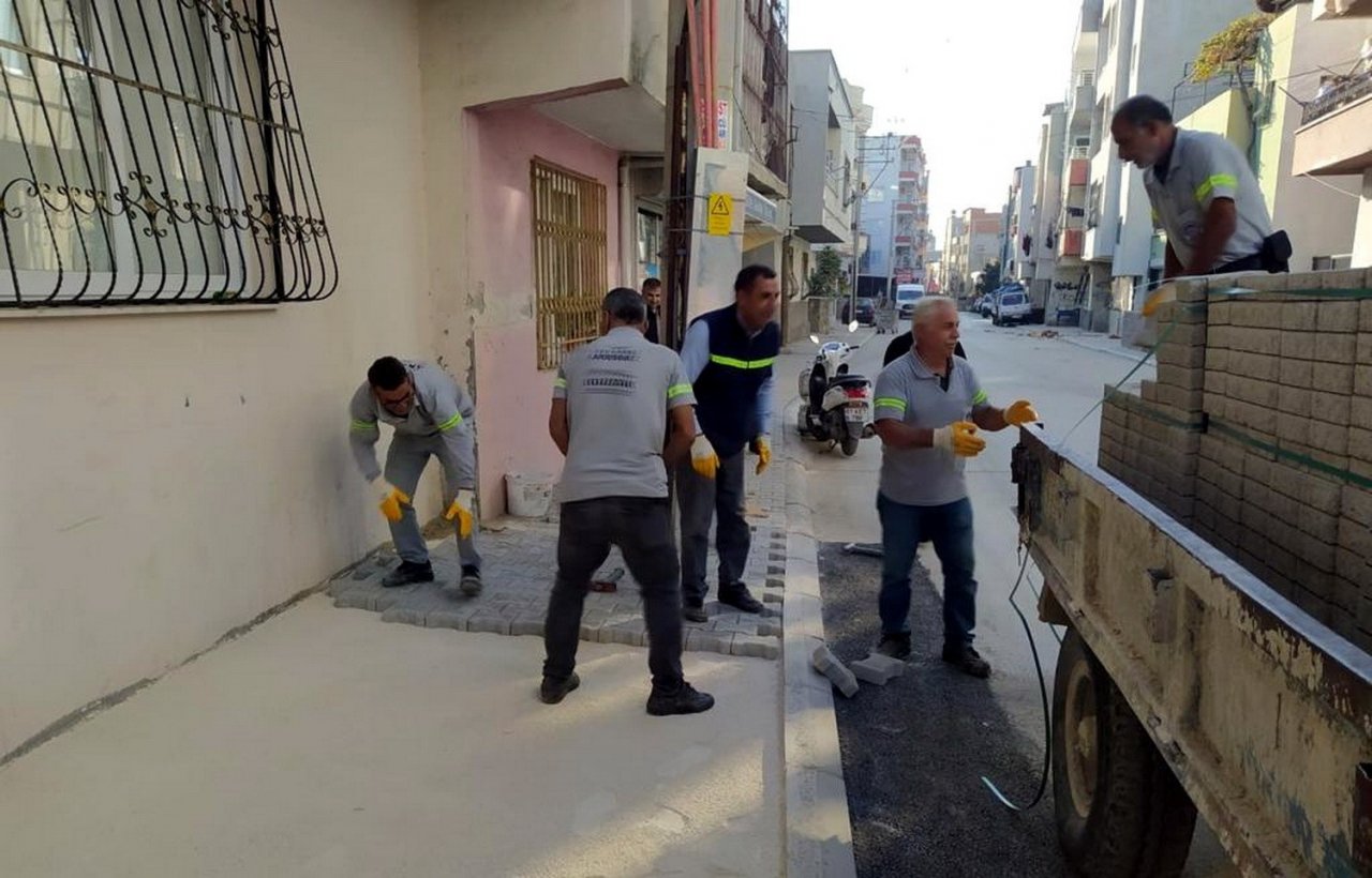 Akdeniz’de bahçe yolları soğuk asfaltla kaplanıyor