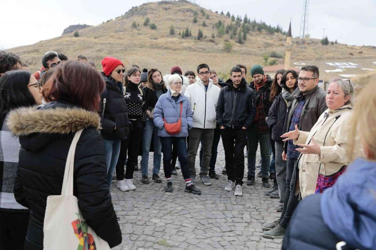 ODTÜ’lü mimar adayları Kayaşehir’i gezdi