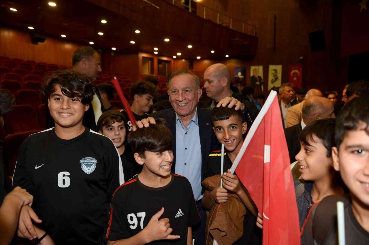 Seyhan’dan amatör futbol kulüplerine 322 bin 500 TL yardım