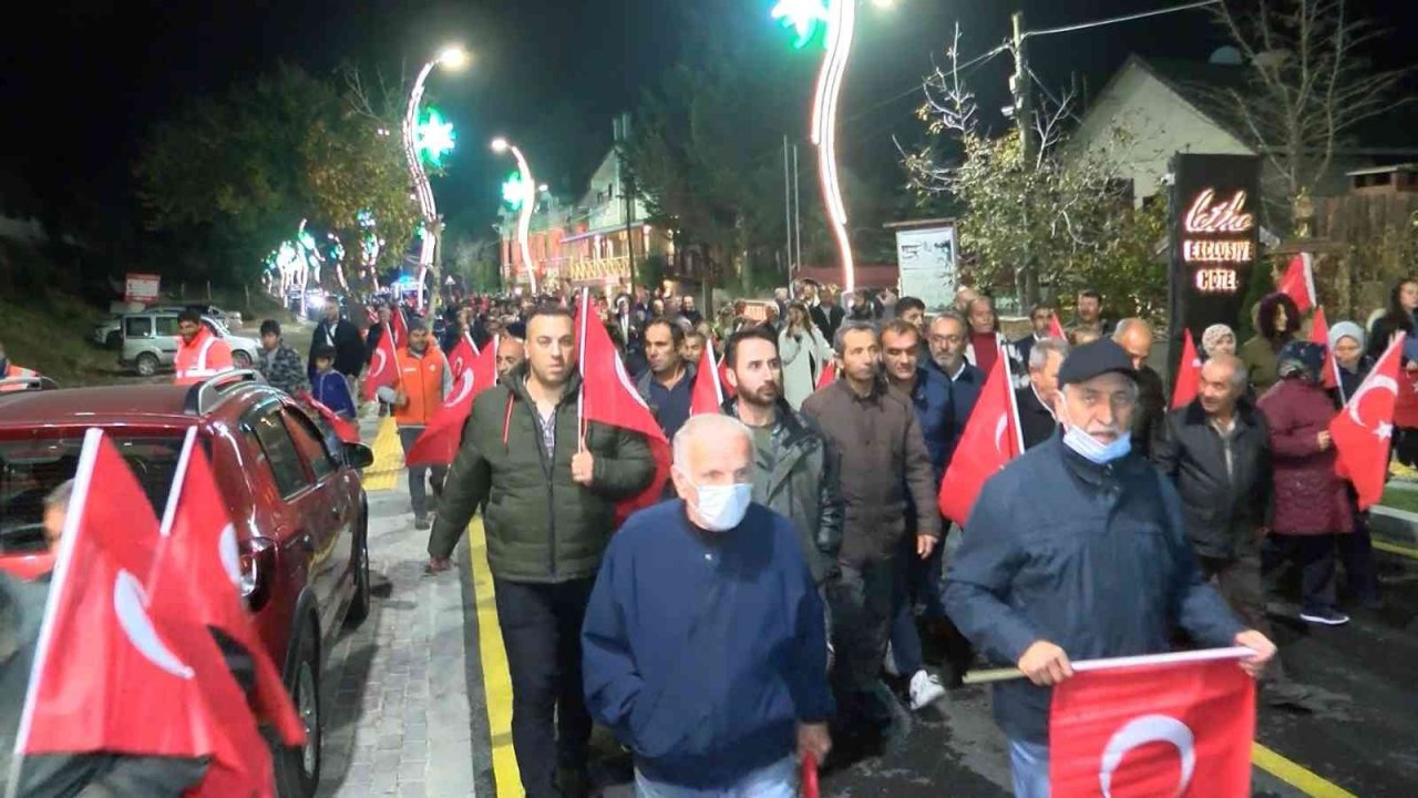Şile’de Yakuplu Caddesi, yüzlerce vatandaşın katılımıyla hizmete açıldı
