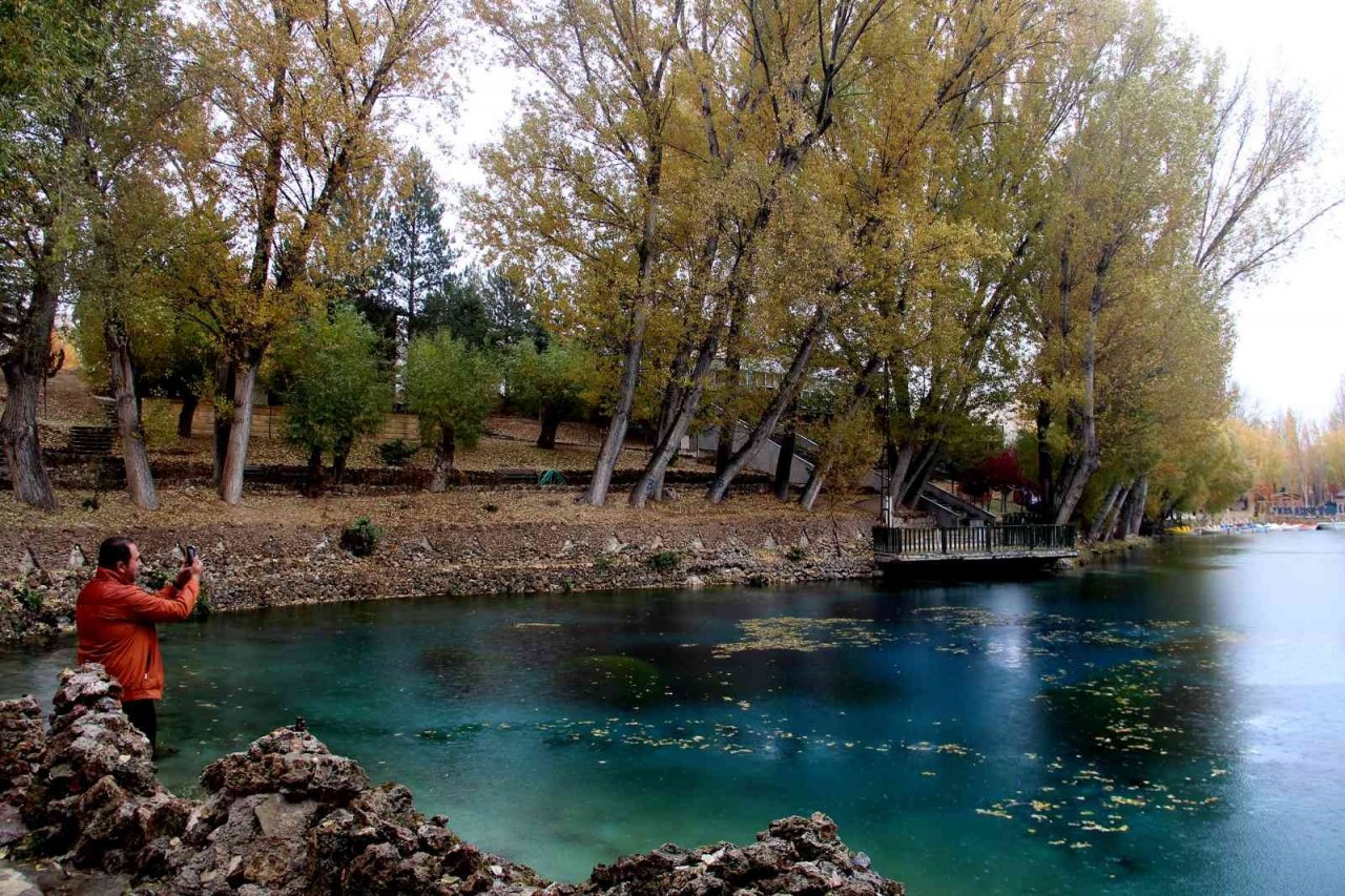 ’Bozkırın nazar boncuğu’ sonbaharda göz kamaştırıyor