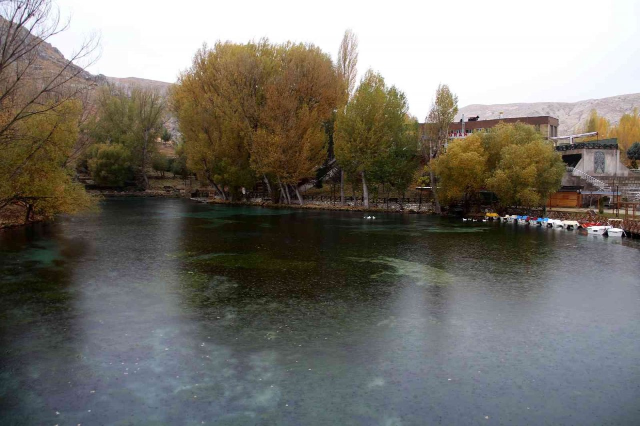 ’Bozkırın nazar boncuğu’ sonbaharda göz kamaştırıyor
