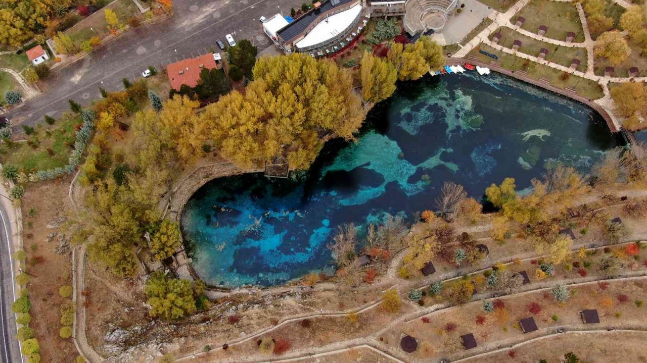 ’Bozkırın nazar boncuğu’ sonbaharda göz kamaştırıyor