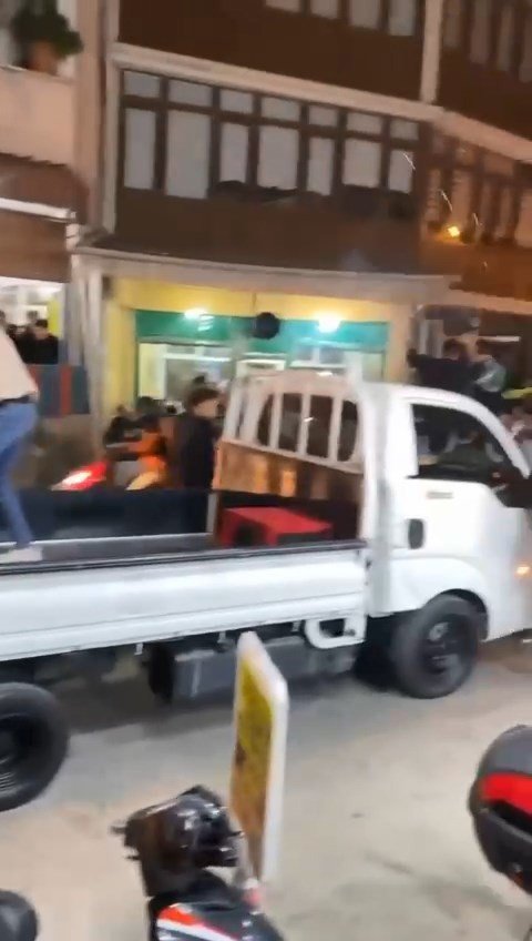 Asker uğurlamasında peş peşe ateşlediler