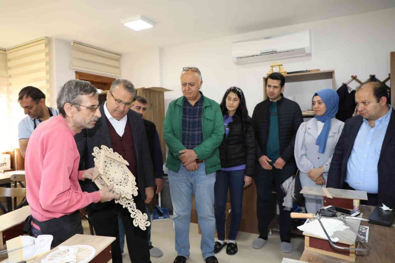 Manisalılar Yunus Emre Kültür Parkı’nı çok sevdi