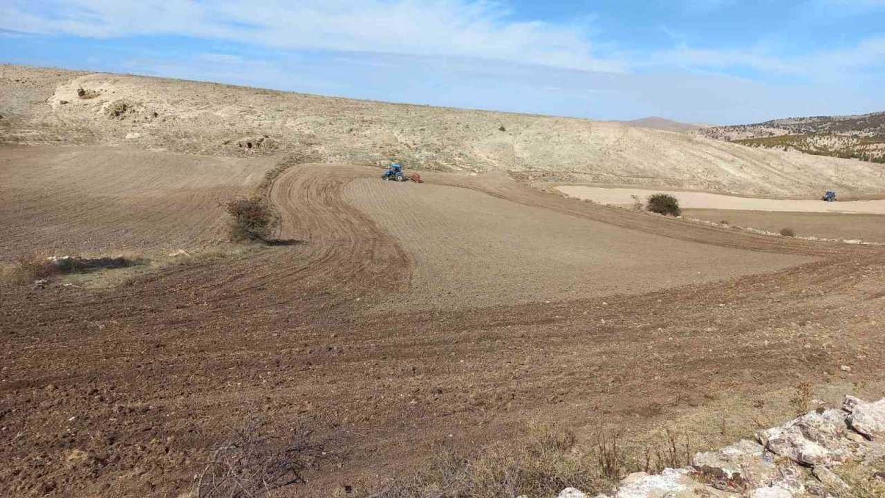 Afyonkarahisar’da buğday ve arpa ekim sezonu sone erdi