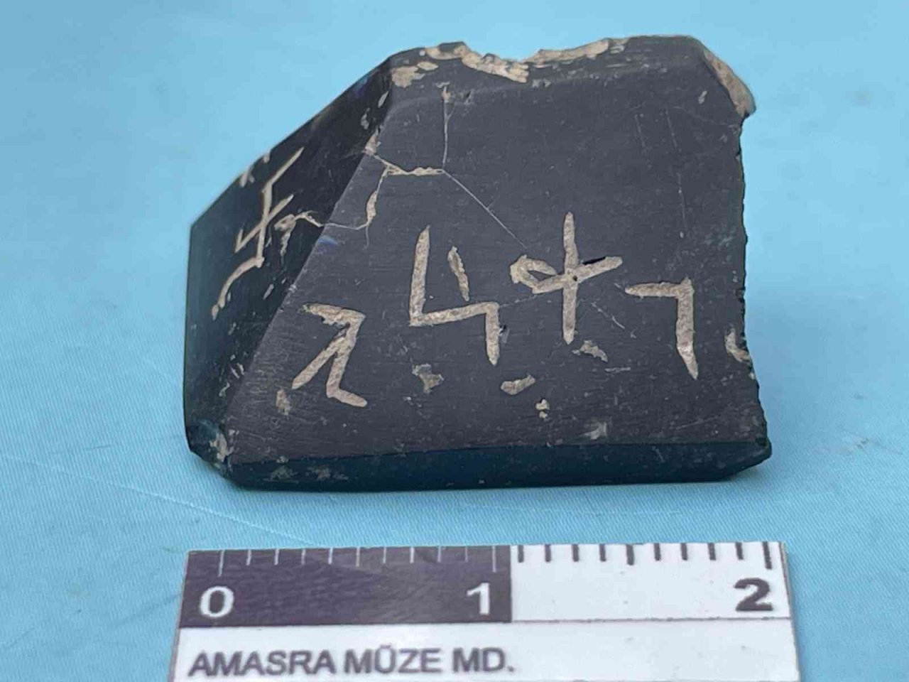 Amastris Antik Kenti’nde tılsımlı olduğuna inanılan amulet bulundu