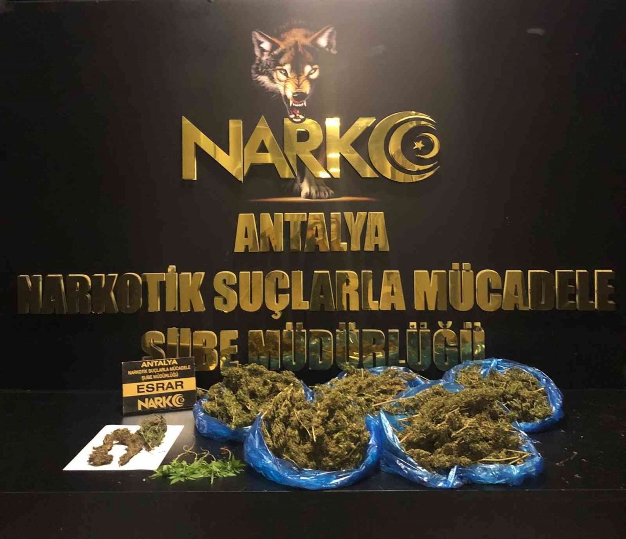 Antalya’da piyasaya sürülmeye çalışılan 9 kilo eroin polise takıldı