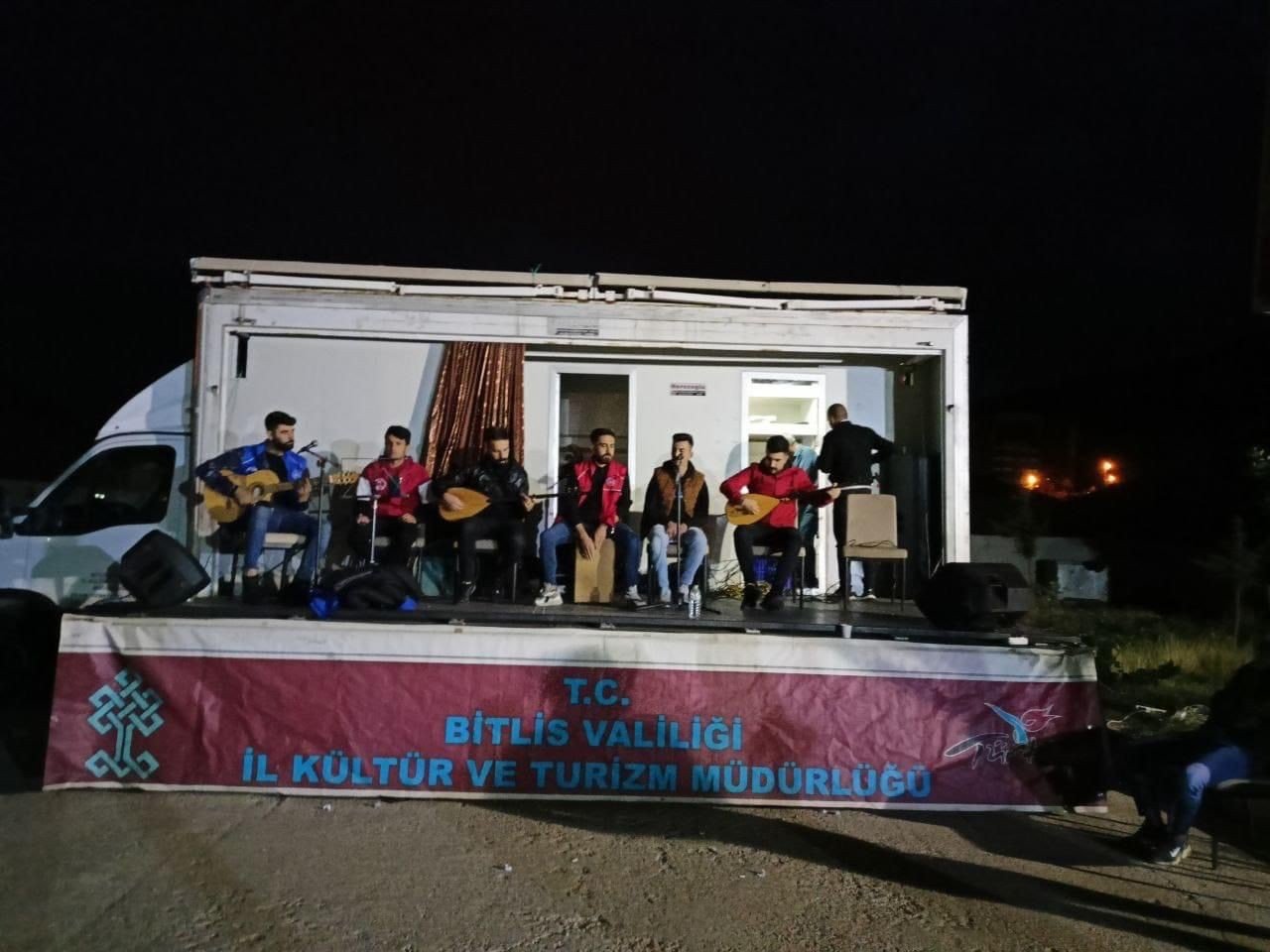 Bitlis KYK yurtlarında kalan öğrenciler için müzik şöleni