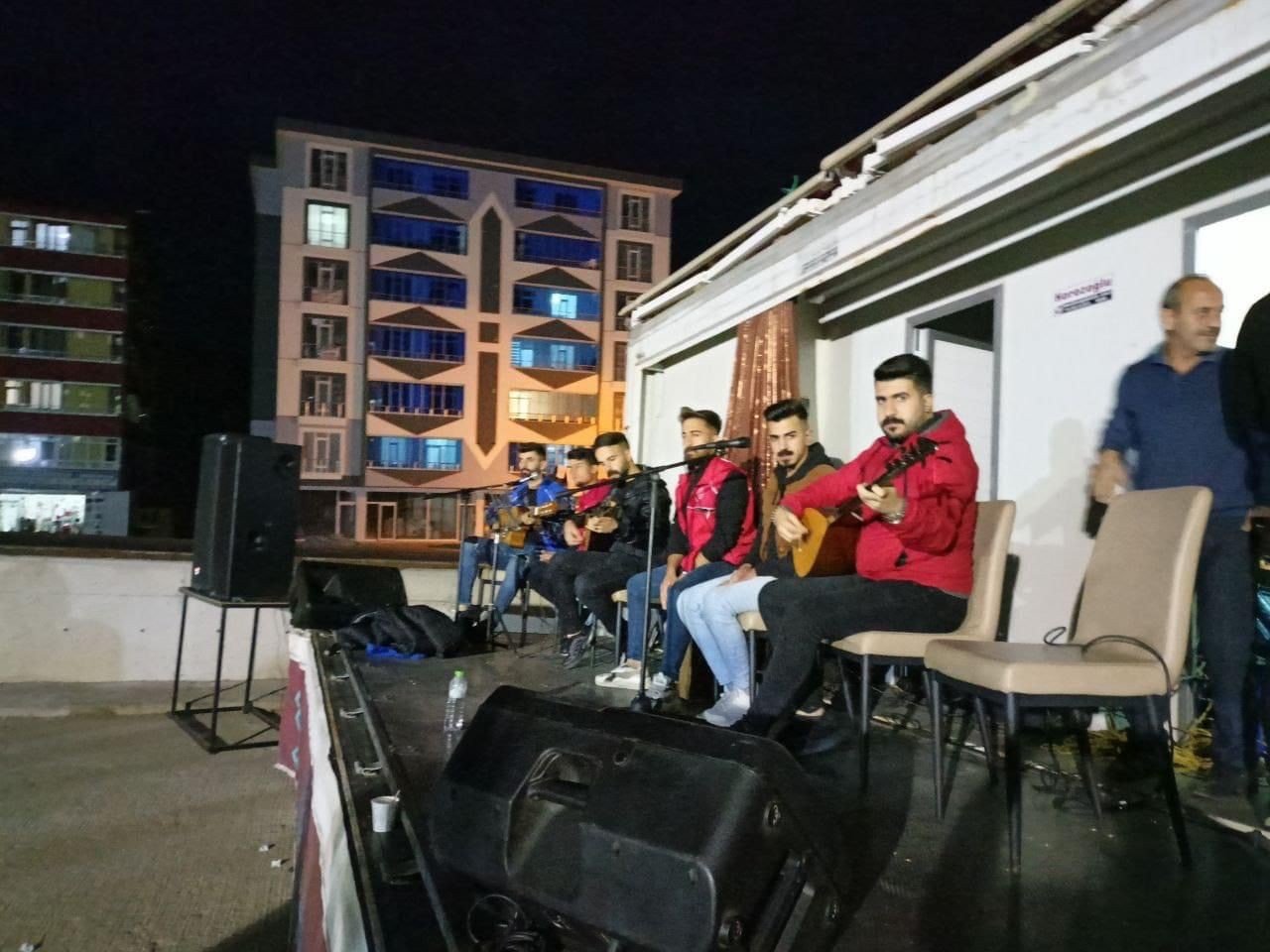 Bitlis KYK yurtlarında kalan öğrenciler için müzik şöleni