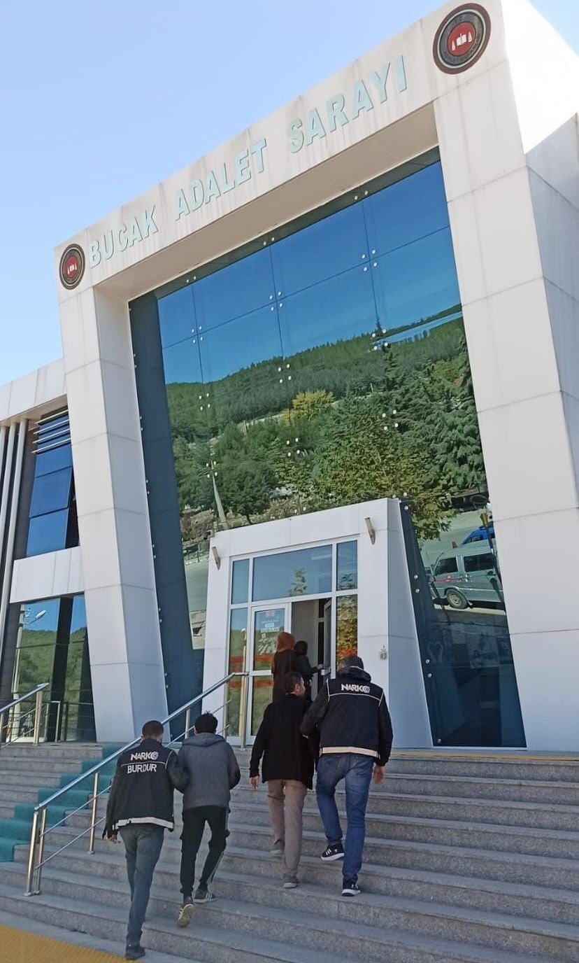 Burdur’da uyuşturucu operasyonu: 2 tutuklama