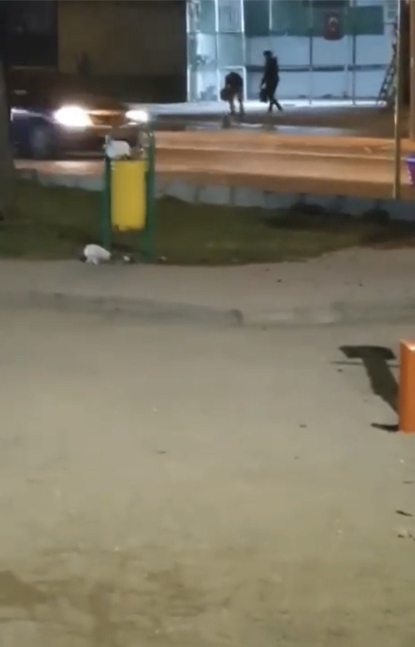 Bursa’da alev alan piknik tüpünü kovalarla su dökerek söndürdüler