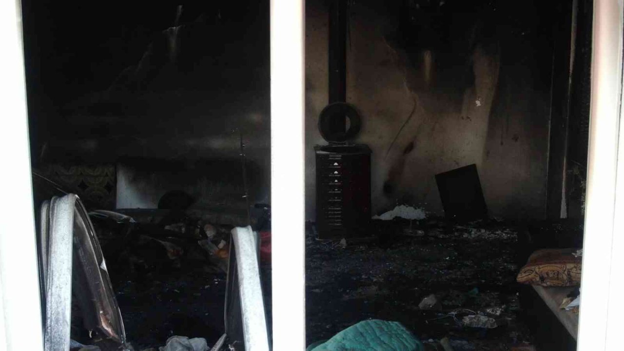 Bursa’da 8’i çocuk 9 kişiye mezar olan ev dron ile havadan görüntülendi