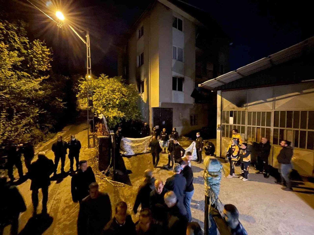 Bursa’da 8’i çocuk 9 kişiye mezar olan ev dron ile havadan görüntülendi