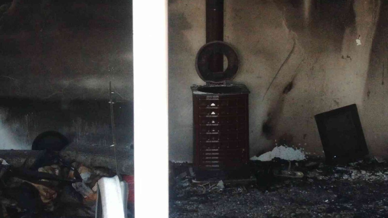 Bursa’da 8’i çocuk 9 kişiye mezar olan ev dron ile havadan görüntülendi