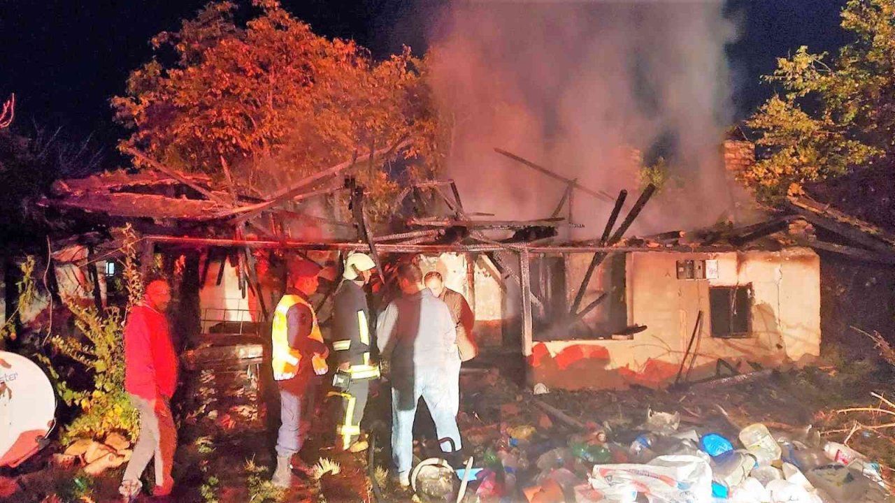 Metruk bina alevlere teslim oldu