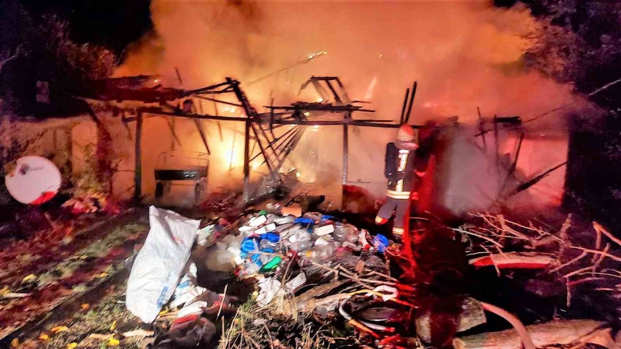 Metruk bina alevlere teslim oldu