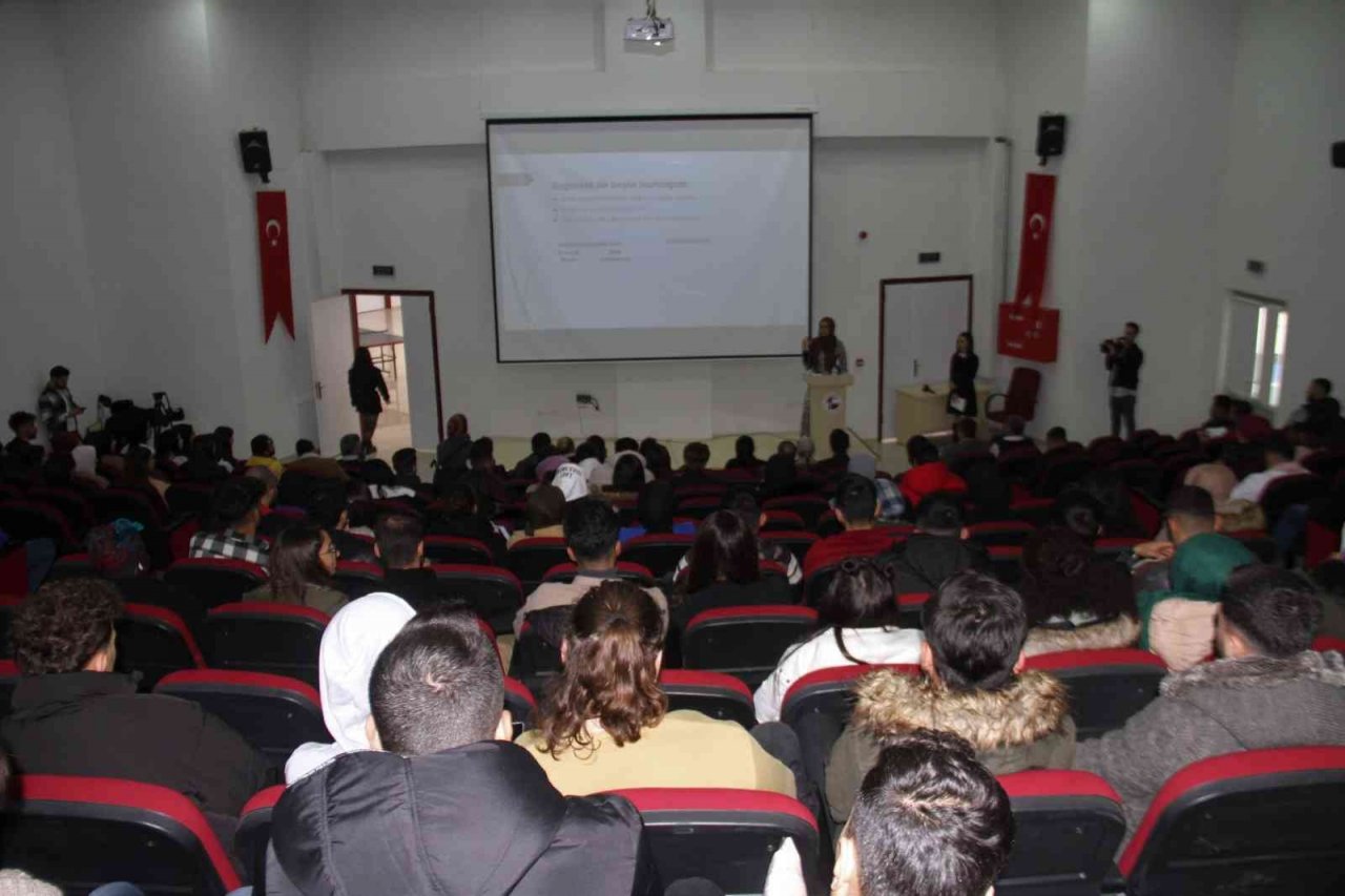 Üniversite öğrencilerine ’bağımlılıkla mücadele’ konferansı