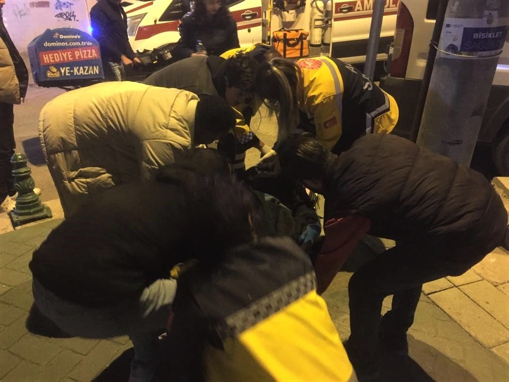 Şoför kaldırıma, kask yola fırladı