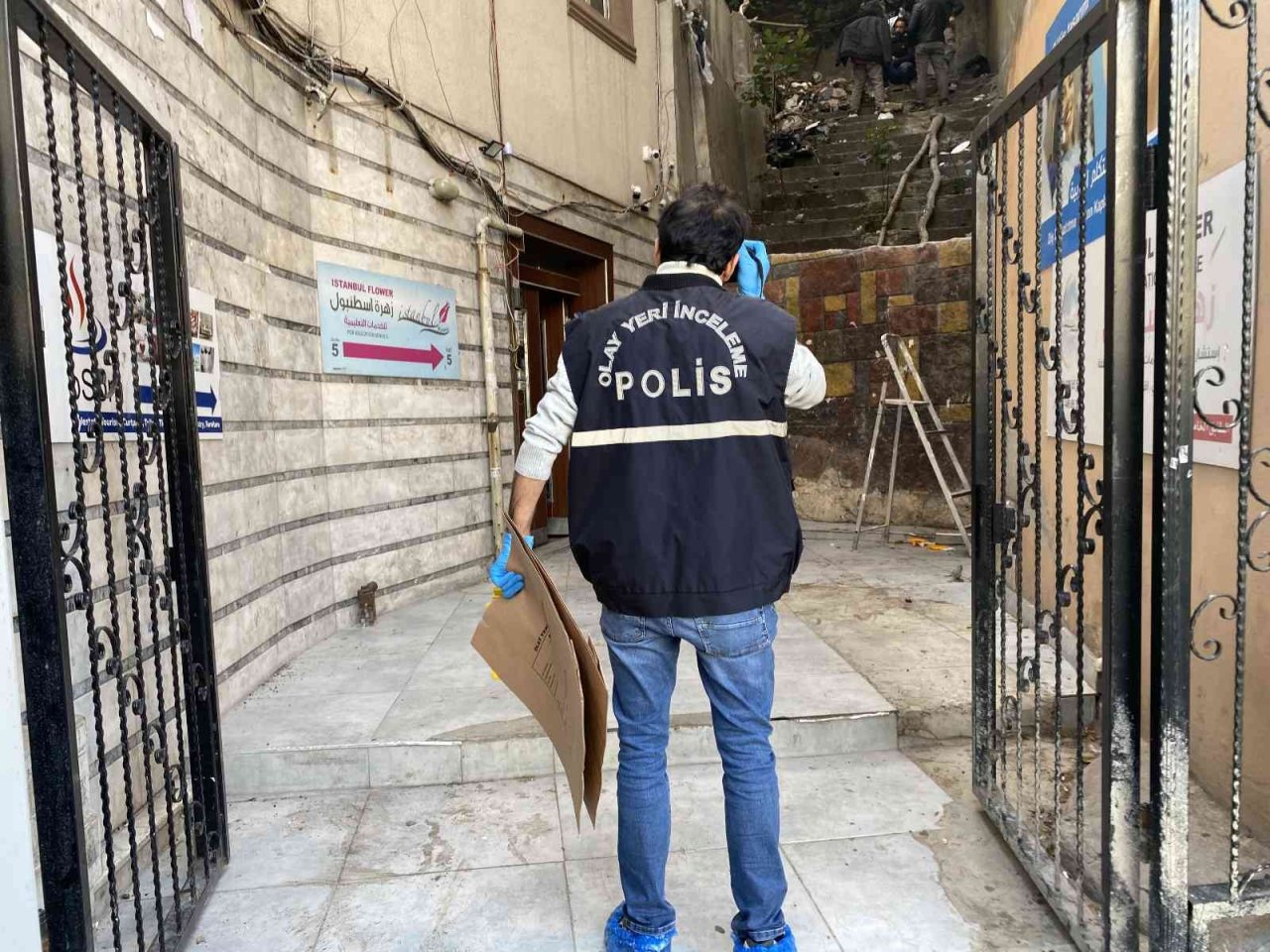 Fatih’te metruk gecekonduda insan kafatası ve kemikleri bulundu