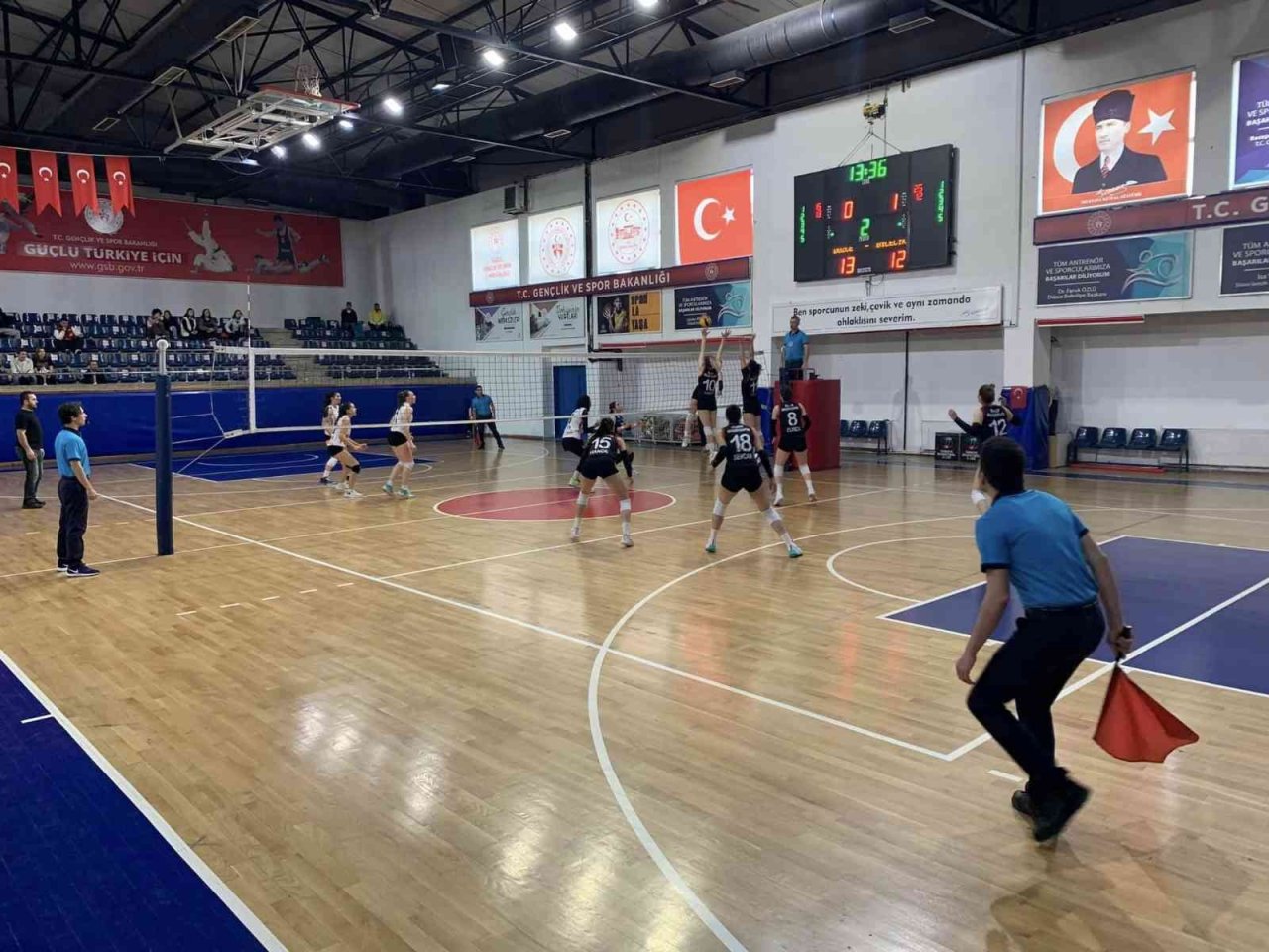 Filenin şimşekleri set vermedi