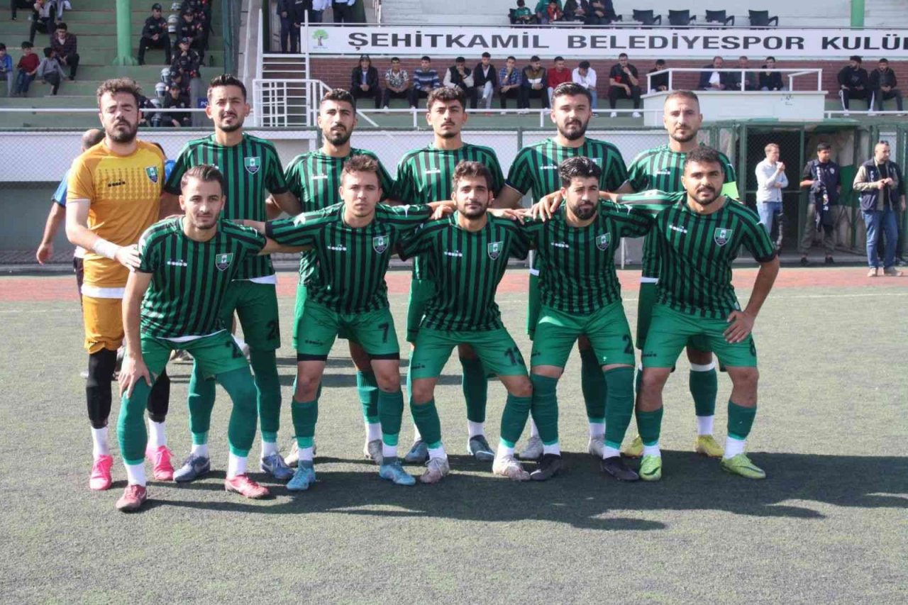 Şehitkamil Belediyespor yenilmezliğini sürdürdü