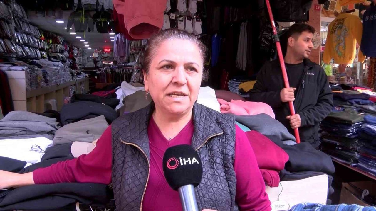 Maltepe’de mağazadan mont hırsızlığı kamerada