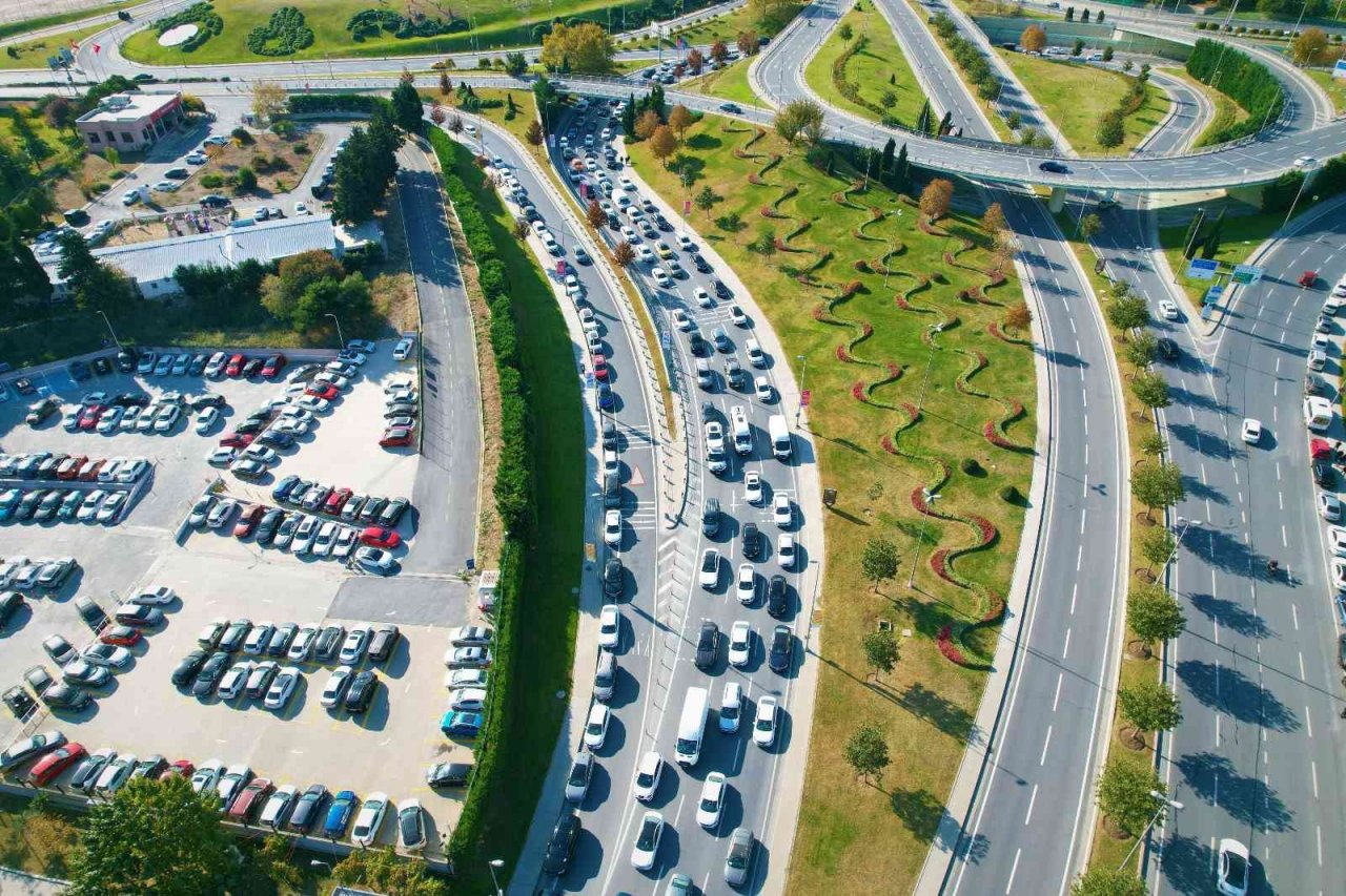 İstanbul trafiğinde seçim yoğunluğu