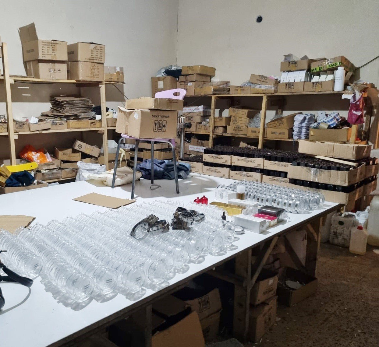 İstanbul’da 27 bin 792 şişe sahte parfüm ele geçirildi
