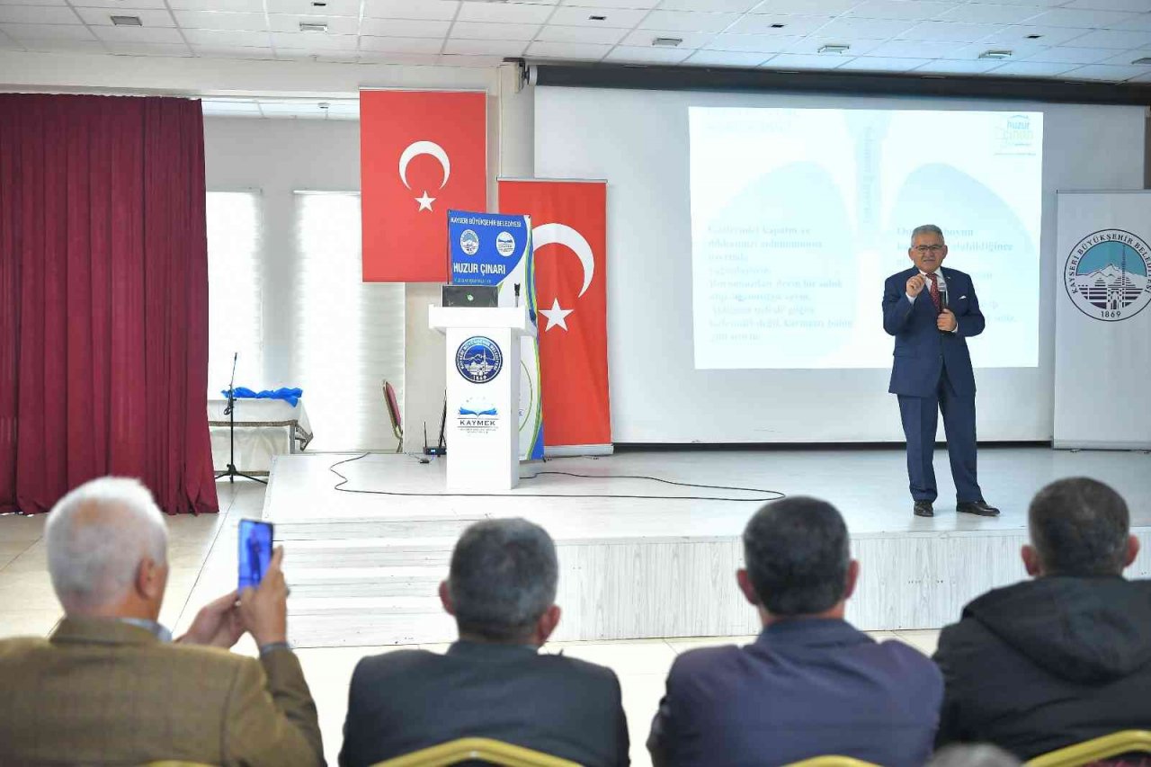 Başkan Büyükkılıç, Yeşilhisar’da muhtarlara yönelik düzenlenen eğitim seminerine katıldı