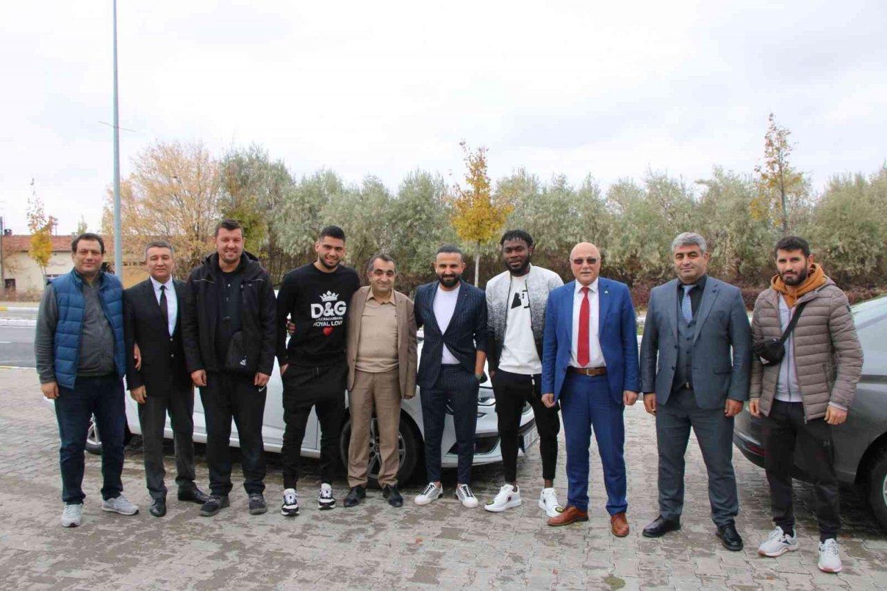 Kayserisporlu oyuncular, Tomarza’da öğrencilerle buluştu