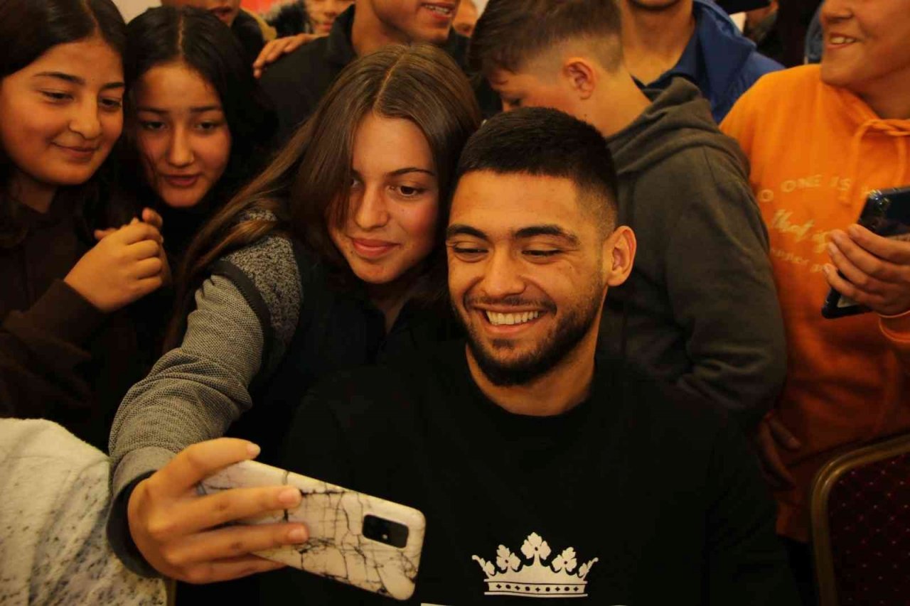 Kayserisporlu oyuncular, Tomarza’da öğrencilerle buluştu