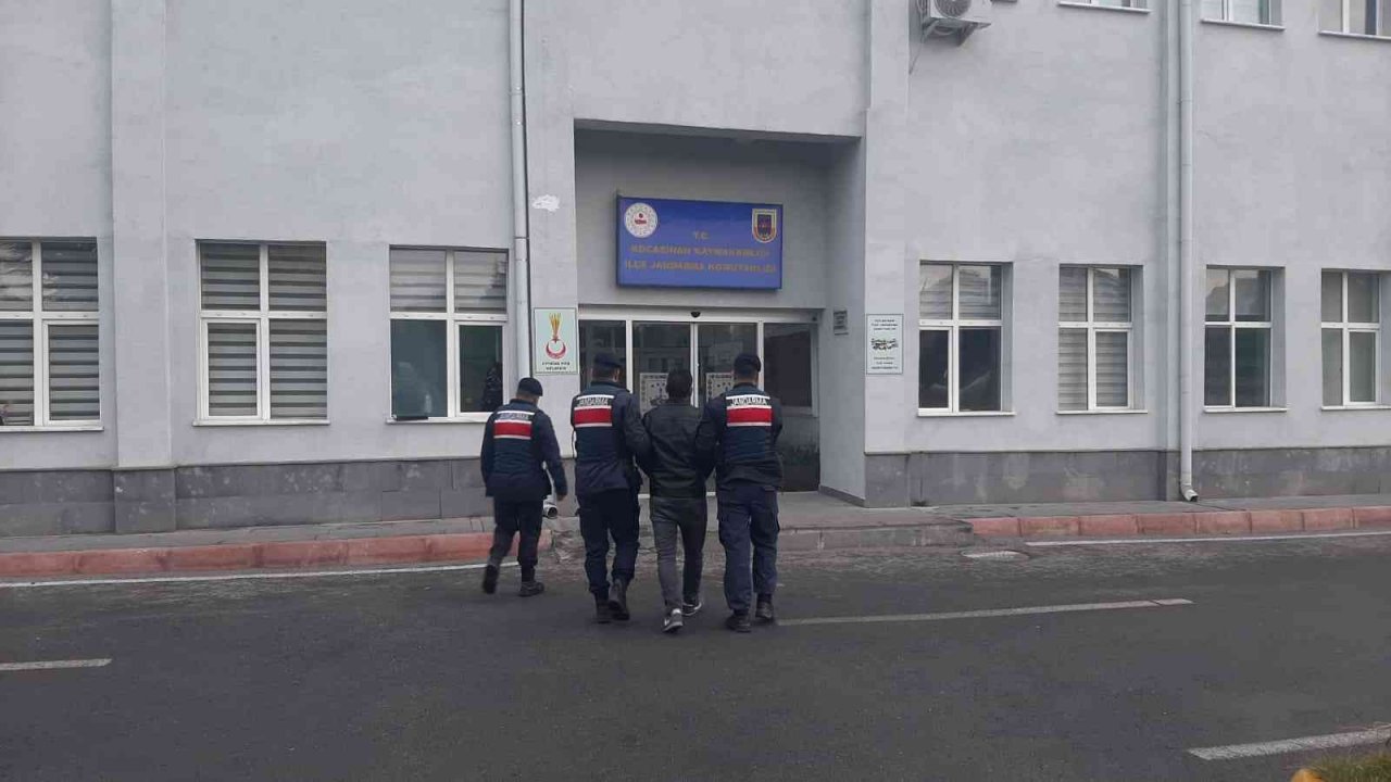 DEAŞ üyesi şahıs jandarmadan kaçamadı