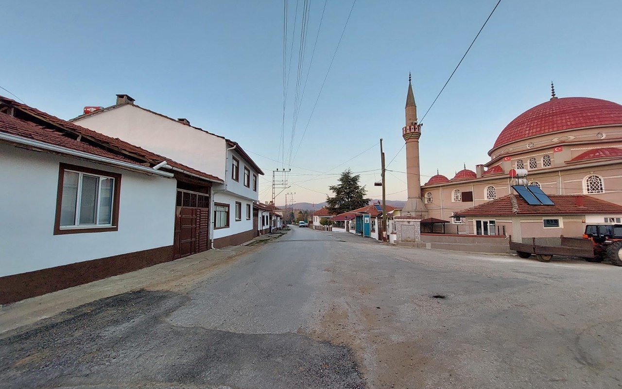 Kınık köyünün sokakları göz kamaştırıyor