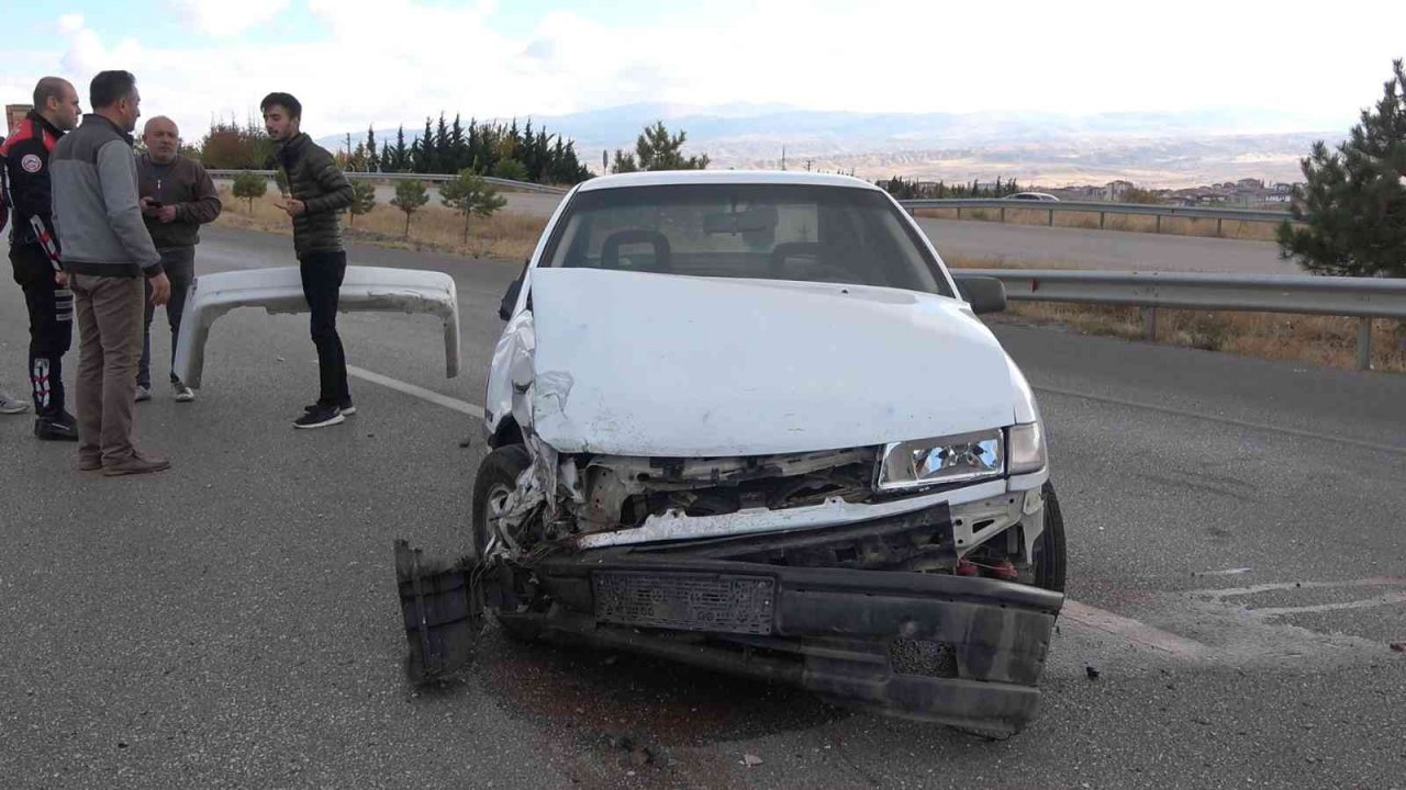 Kaza yapan araçlara çarpmamak için bariyerlere daldı: 2’si çocuk 5 yaralı