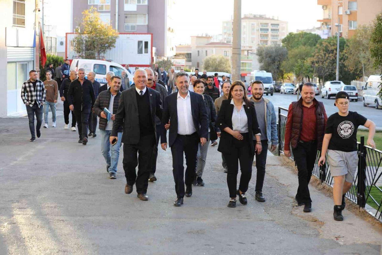 Başkan Sandal: "Bayraklı’yı sokaktan yönetiyoruz"