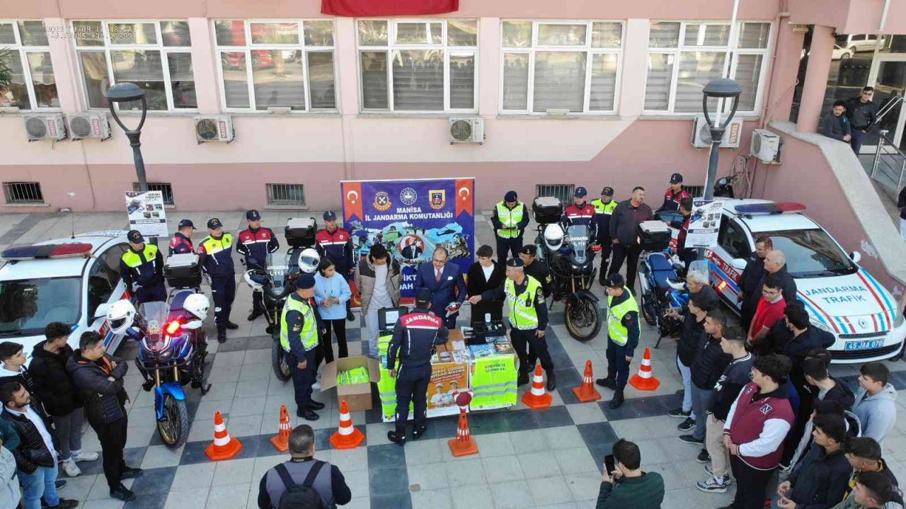 Sarıgöl’de ’Reklektif Yelek Giy, Görünür Ol" projesi