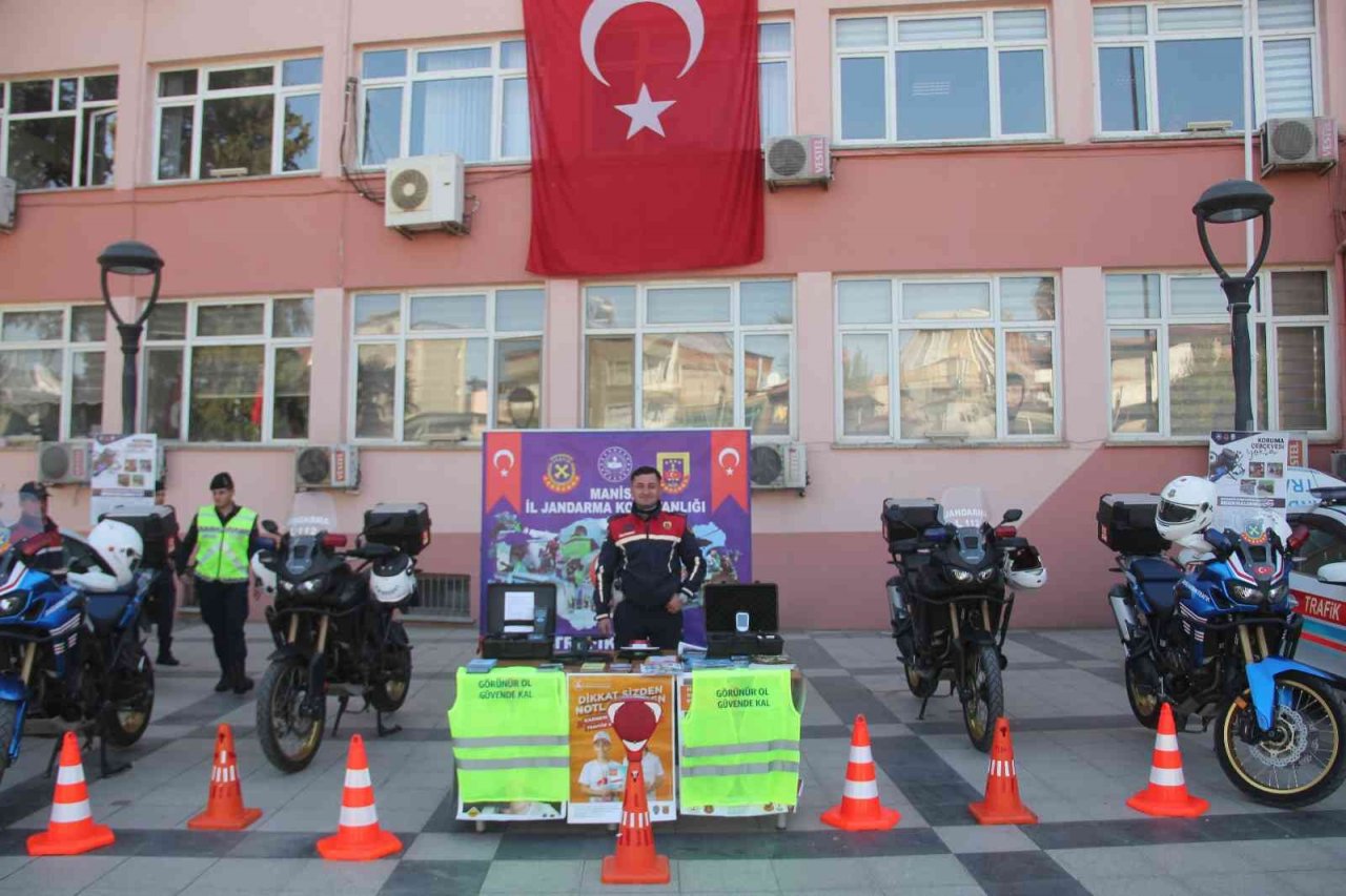 Sarıgöl’de ’Reklektif Yelek Giy, Görünür Ol" projesi