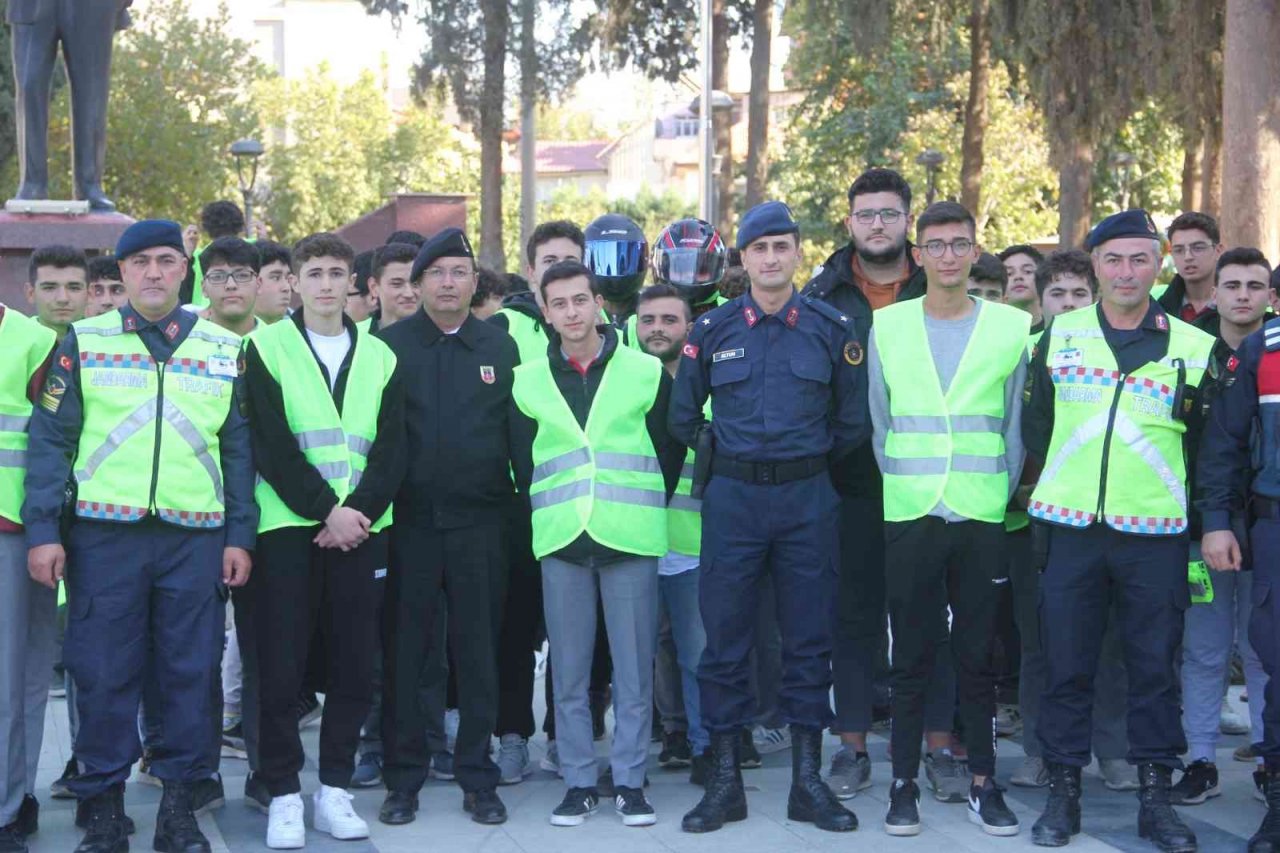 Sarıgöl’de ’Reklektif Yelek Giy, Görünür Ol" projesi